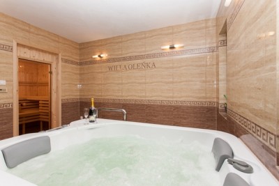 Po całym dniu pełnym atrakcji w Niechorzu można odświeżyć się w takiej oto łazience w willi Willa Oleńka