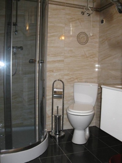 Tak prezentuje się łazienka w domku letniskowym Domki PARADISE (ul. Akacjowa 3, 72-344 Rewal)