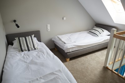 Na zdjęciu spanie w pokoju - Villa NAUTICA | Mrzeżyno (wypoczywaj nad morzem) 