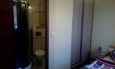 W pokoju DARIA w Karpaczu można skorzystać z łazienki przedstawionej na fotografii