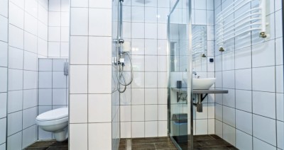 Po całym dniu pełnym atrakcji w Karpaczu można odświeżyć się w takiej oto łazience w apartamencie Babie Lato