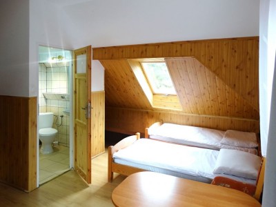 Fotografia przedstawia łóżko | dom wczasowy Dom Wczasowy Zielona Gospoda. Karkonosze