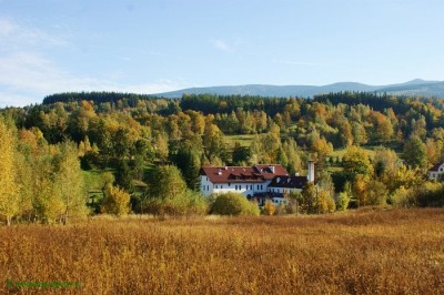 Interesujące widoki z górnej perspektywy na dom wczasowy Dom Wczasowy Zielona Gospoda w Sosnówce.