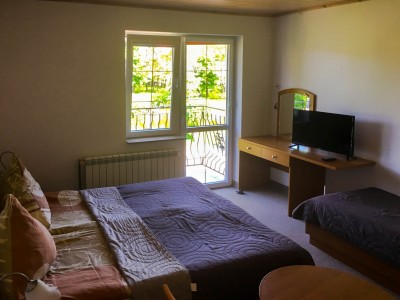 Fotka przedstawia pokój w domu wypoczynkowym Dom Wypoczynkowy DAJANA w Pustkowie (woj. zachodniopomorskie)
