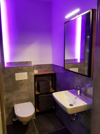 Po całym dniu pełnym atrakcji w Rewalu można odświeżyć się w takiej oto łazience w apartamencie Baltic Seaside