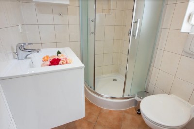 Przykładowa łazienka w apartamencie EWDAR (nad morzem, woj. zachodniopomorskie)