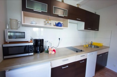W aneksie kuchennym w apartamencie EWDAR warto przygotować sobie odpowiedni prowiant przed turystyczną wyprawą po okolicach Trzęsacza.