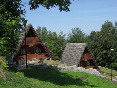 Domki w Karpaczu, obiekt widziany z zewnątrz obiektu ZIELONE WZGÓRZE - hotel i domki.