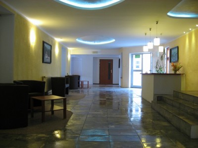 Tak oto urządzony jest korytarz na terenie apartamentu ZIELONE WZGÓRZE - hotel i domki (Karpacz). Karkonosze