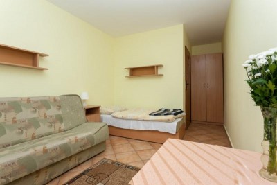Pokój Ośrodek Wypoczynkowy ALBATROS w Pogorzelicy - zdjęcie spania na kanapie
