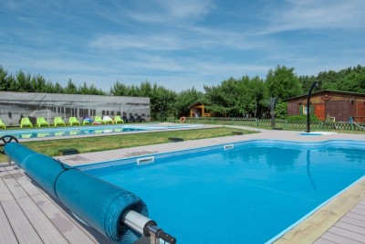 W domku letniskowym Bajkowy Zakątek turyści mogą bardzo swobodnie korzystać z dobrodziejstw miejscowego basenu (ul. Bajkowa 20 w ).