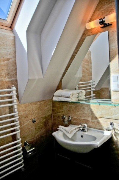 Tak prezentuje się łazienka w pokoju DOM PRZY PLAŻY (ul. Nadmorska 78, 76-034 Sarbinowo)