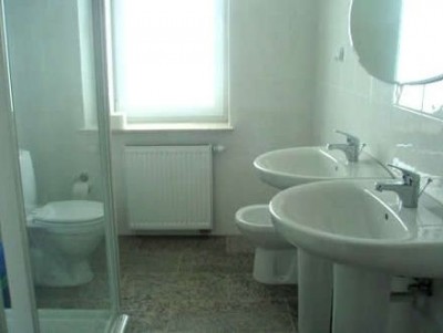 Tak prezentuje się łazienka w apartamencie PLAŻA (ul. Bolesława Chrobrego 50, 78-111 Ustronie Morskie)