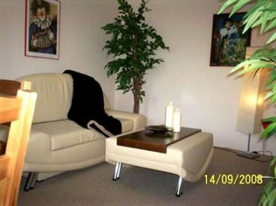 Zdjęcie przedstawia sofka w pokoju - PLAŻA | Ustronie Morskie (wypoczywaj nad morzem) 