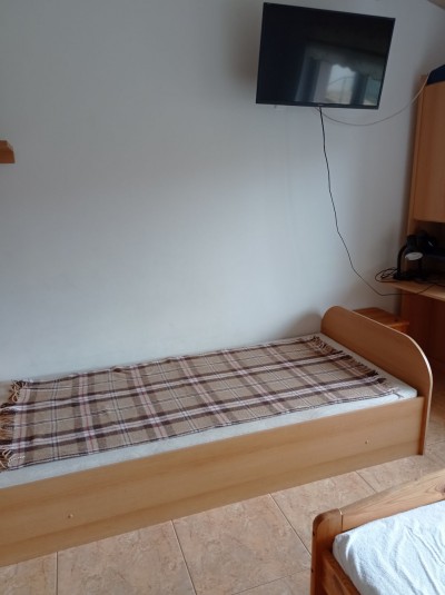 Zdjęcie przedstawia łóżko w pensjonacie Dom Gościnny GRZESIUK