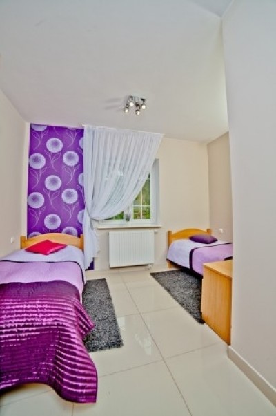 Fotografia przedstawia łóżko w pokoju - KAWKA | Pobierowo (wypoczywaj nad morzem) 