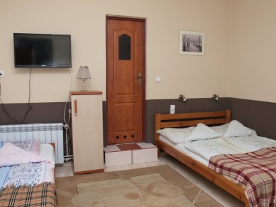 Fotografia przedstawia łóżko w domku letniskowym Domki i pokoje KLARA