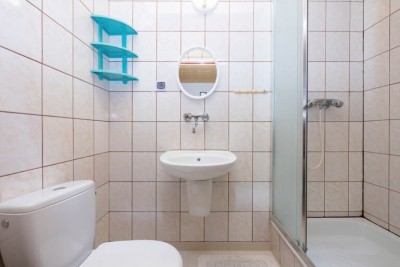 Po całym dniu pełnym atrakcji w Niechorzu można odświeżyć się w takiej oto łazience w pokoju KRYSTYNA