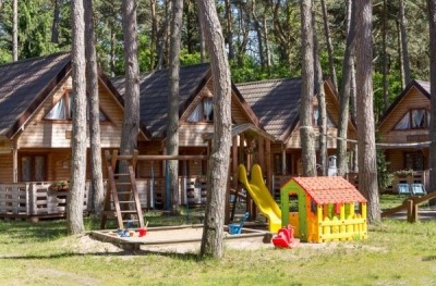 Domek Letniskowy z własnym, wydzielonym placem zabaw dla dzieci. SOSNOWA MILA z Pobierowa (region Pomorze Zachodnie).
