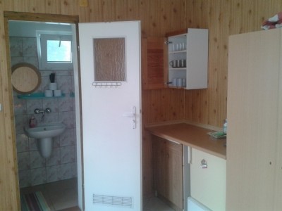 Tak prezentuje się łazienka w domku letniskowym DOMKI LETNISKOWE AGA (ul. Ciechanowska , 72-346 Pobierowo)