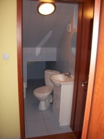 Na zdjęciu widzimy łazienka w domku letniskowym SŁONECZNE DOMKI nad morzem