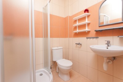 Tak prezentuje się łazienka w pensjonacie ALBATROS (ul. Kościuszki 4, 72-344 Rewal)