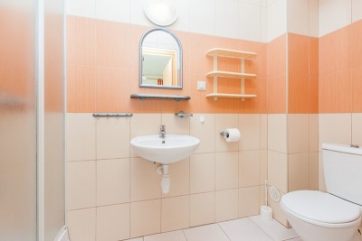 Widok na łazienkę w pensjonacie ALBATROS w Rewalu nad morzem