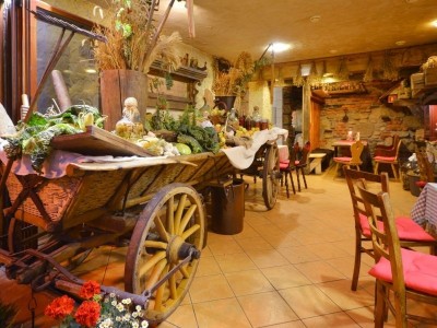Doskonałym uzupełnieniem oferty rezydencji REZYDENCJA BIAŁY JAR z Karpacza jest lokal restauracyjny - jak z obrazka.