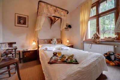 Fotografia przedstawia łoże w pokoju - REZYDENCJA BIAŁY JAR | Karpacz (wypoczywaj w górach) 