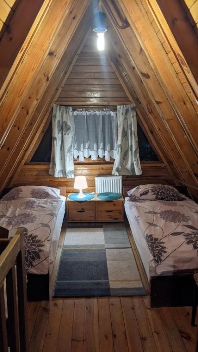 Zdjęcie przedstawia spanie w pokoju - Bogdanówka | Karpacz (wypoczywaj w górach) 