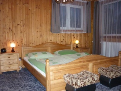 Willa Granit w Karpaczu - zdjęcie łoża małżeńskiego