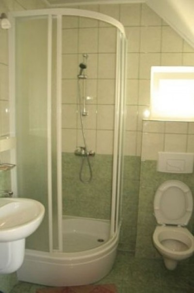 Przykładowa łazienka w pensjonacie Pensjonat PISZ (nad morzem, woj. zachodniopomorskie)