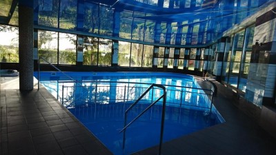 Trzęsacz, ul. Kamieńska 13 - basen, który udostępnia swoim gościom pensjonat Centrum ORKA.