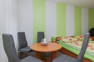 Na fotografii przedstawiony jest pokój w pokoju Pensjonat PAULA w którym macie możliwość Państwo się zatrzymać podczas urlopu w Rewalu