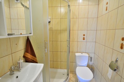 Przykładowa łazienka w apartamencie Apartament SOSNÓWKA (nad morzem, woj. zachodniopomorskie)