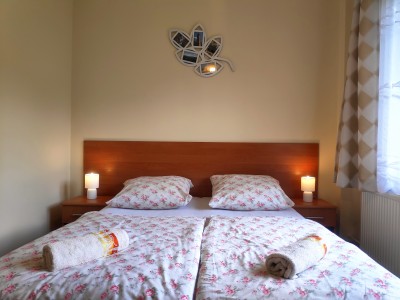 Zdjęcie przedstawia łóżko | dom gościnny Strzelec Karpacz centrum. Karkonosze