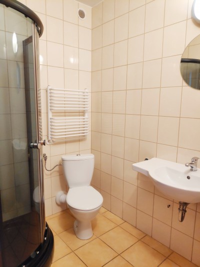 Tak prezentuje się łazienka w domu gościnnym Strzelec Karpacz centrum (ul. Nadrzeczna 2a, 58-540 Karpacz)