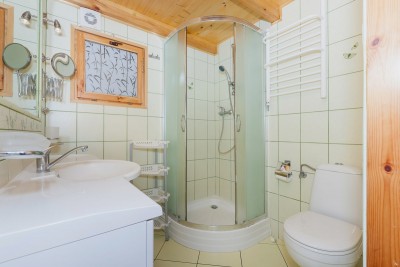 Tak prezentuje się łazienka w domku letniskowym Domki SOLEI (ul. Bukowa 2, 72-346 Pobierowo)