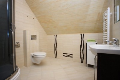 W pensjonacie Villa Avena w Niechorzu można skorzystać z łazienki przedstawionej na fotografii