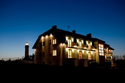 Krajobrazu może nie widać zbyt wyraźnie, ale pensjonat Villa Avena nocą też ma pewien specyficzny urok.