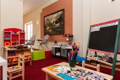 W resorcie Bałtyk w Rewalu wydzielono pokój zabaw specjalnie dla dzieci. Adres obiektu to ul. Saperska 21.