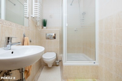 W pensjonacie Willa STUDIO w Rewalu można skorzystać z łazienki przedstawionej na fotografii