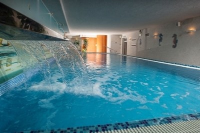 Dokładnie takie atrakcje zapewnia basen w pokoju Villa DEL MAR - obiekt turystyczny nad morzem z Niechorza.