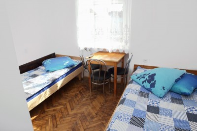 Na zdjęciu widzimy pokój w pokoju Wczasowisko SYRENA w którym możecie Państwo się zatrzymać podczas wypoczynku w Niechorzu