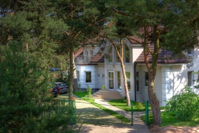 Tak prezentuje się ogród przy domku letniskowym MORSKA FALA pokoje apartamenty domki - ul. Łódzka 12, 72-346 Pobierowo, woj. zachodniopomorskie