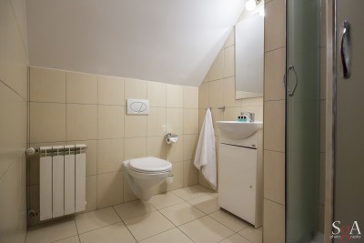Przykładowa łazienka w pokoju MORSKA FALA pokoje apartamenty domki (nad morzem, woj. zachodniopomorskie)