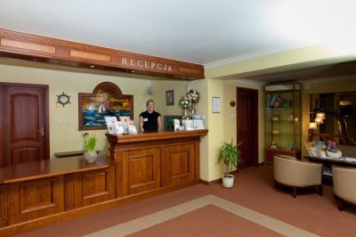 Recepcja to takie miejsce, które ugruntowuje pierwsze wrażenie na temat hotelu JANTAR SPA w Niechorzu.
