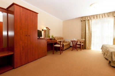 Na fotografii widzimy pokój w hotelu JANTAR SPA (ul. Bursztynowa 31, 72-350 Niechorze, woj. zachodniopomorskie)