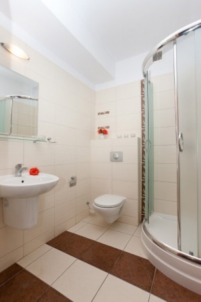 Po całym dniu pełnym atrakcji w Niechorzu można odświeżyć się w takiej oto łazience w hotelu JANTAR SPA
