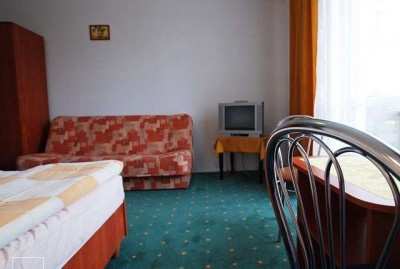 Na fotografii przedstawiony jest pokój w pokoju Dom Gościnny JODA (ul. Władysława Łokietka 16b, 72-344 Rewal, woj. zachodniopomorskie)